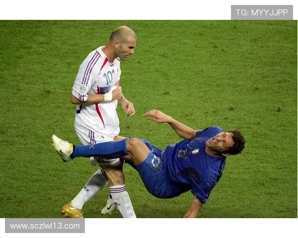 足球明星合照瞬间揭秘与背后故事分享的精彩时刻 足球明星合照瞬间揭秘与背后故事分享的精彩时刻