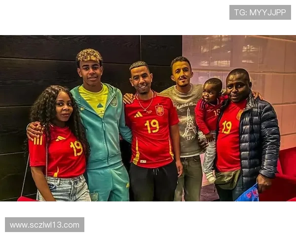 足球明星合影时的手势寓意解析与示例分享 足球明星合影时的手势寓意解析与示例分享