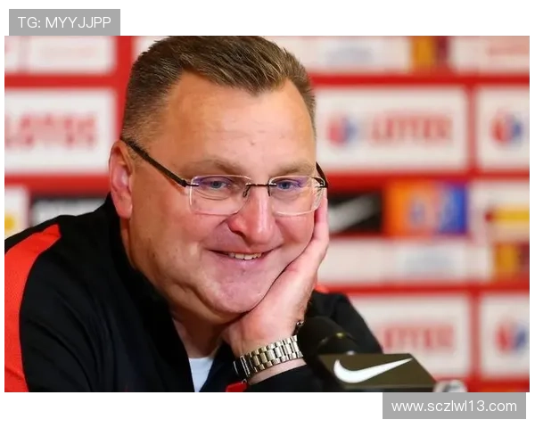 足球明星吸烟瞬间曝光引发热议健康与形象的双重考量