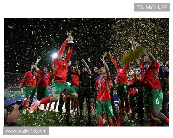 足球明星向球迷传递信心与希望共筑梦想之路 足球明星向球迷传递信心与希望共筑梦想之路